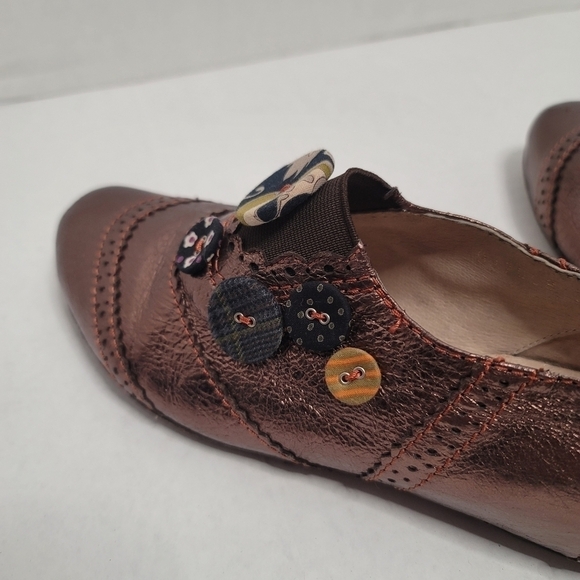 AllBlack Bronze Brown Leather Button Accent Art To Wear Slip On Shoe - Picture 3 of 9